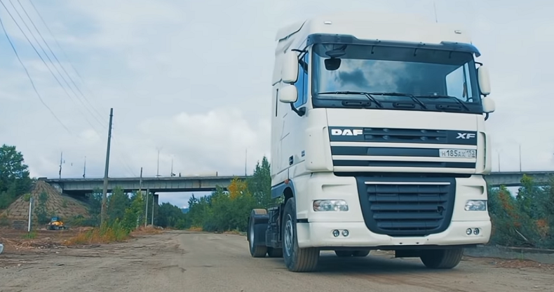 тягач DAF XF для перевозки грузов